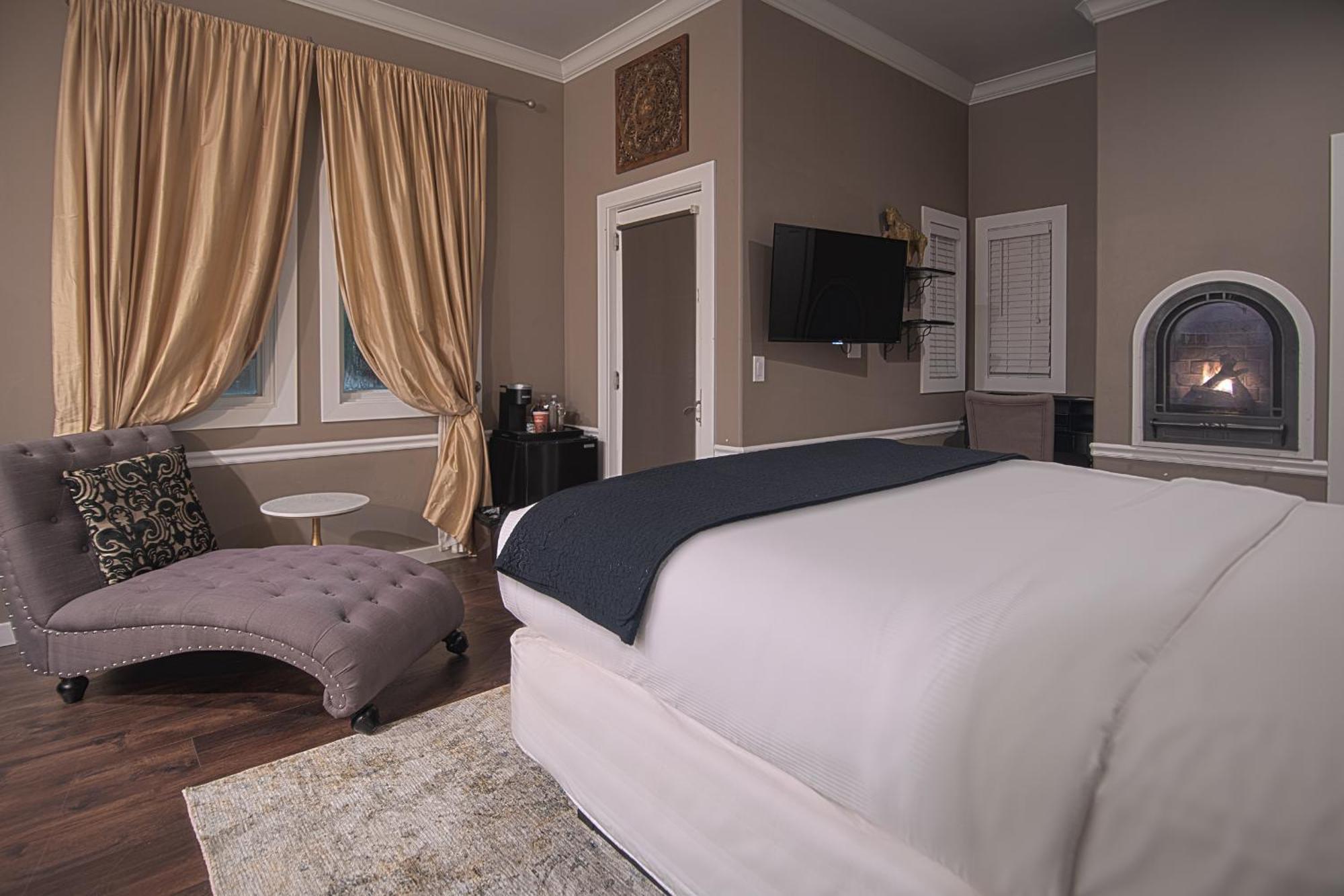 Bed & Breakfast At Parkside 4*