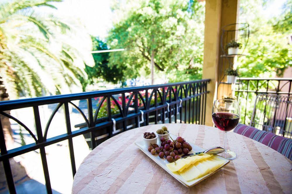 At Parkside Bed & Breakfast Sacramento